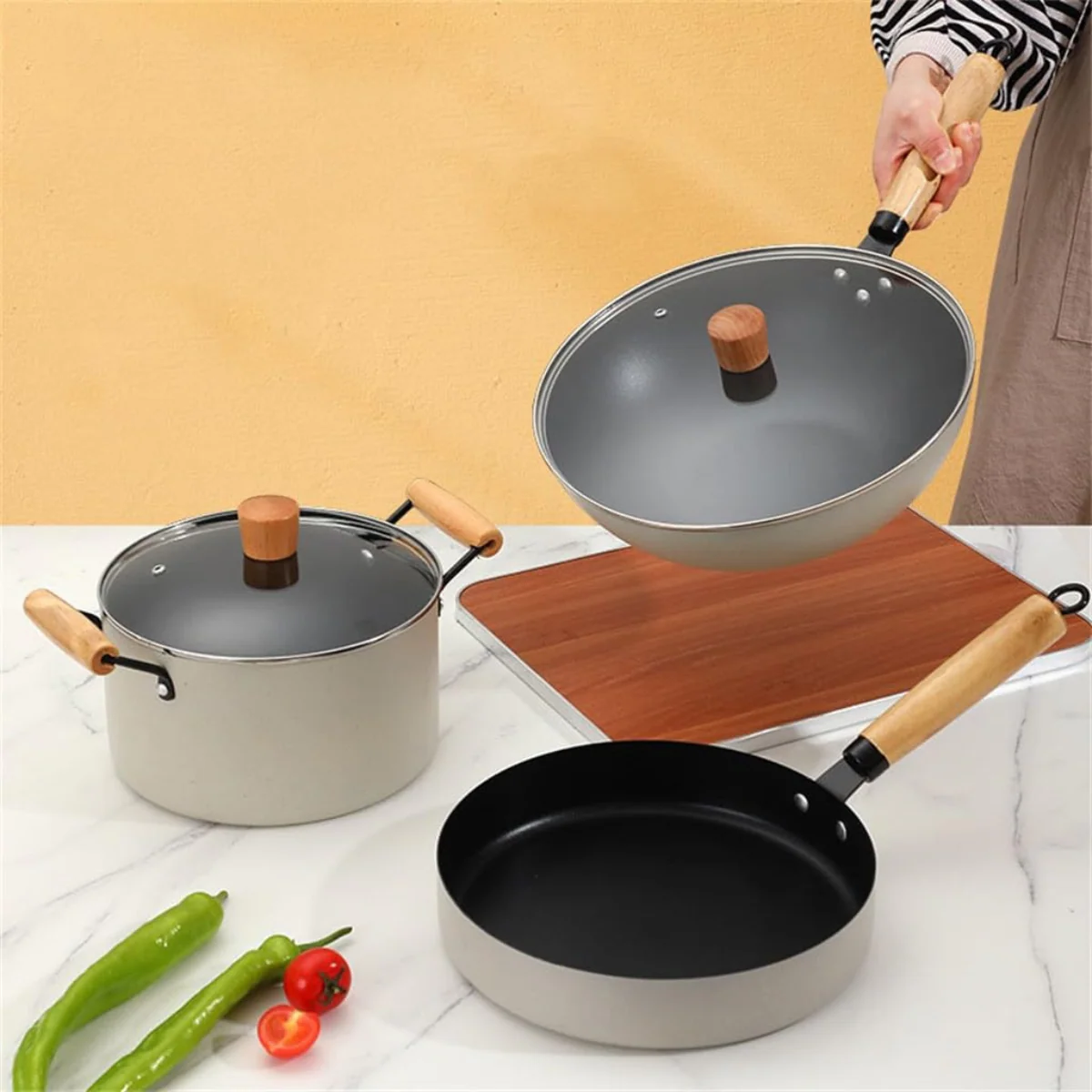Conjunto Completo de 3 Ollas en Acero Inox Antideslizante con Mango de Madera +REGALO: Kit de Utensilios de Cocina - Image 3
