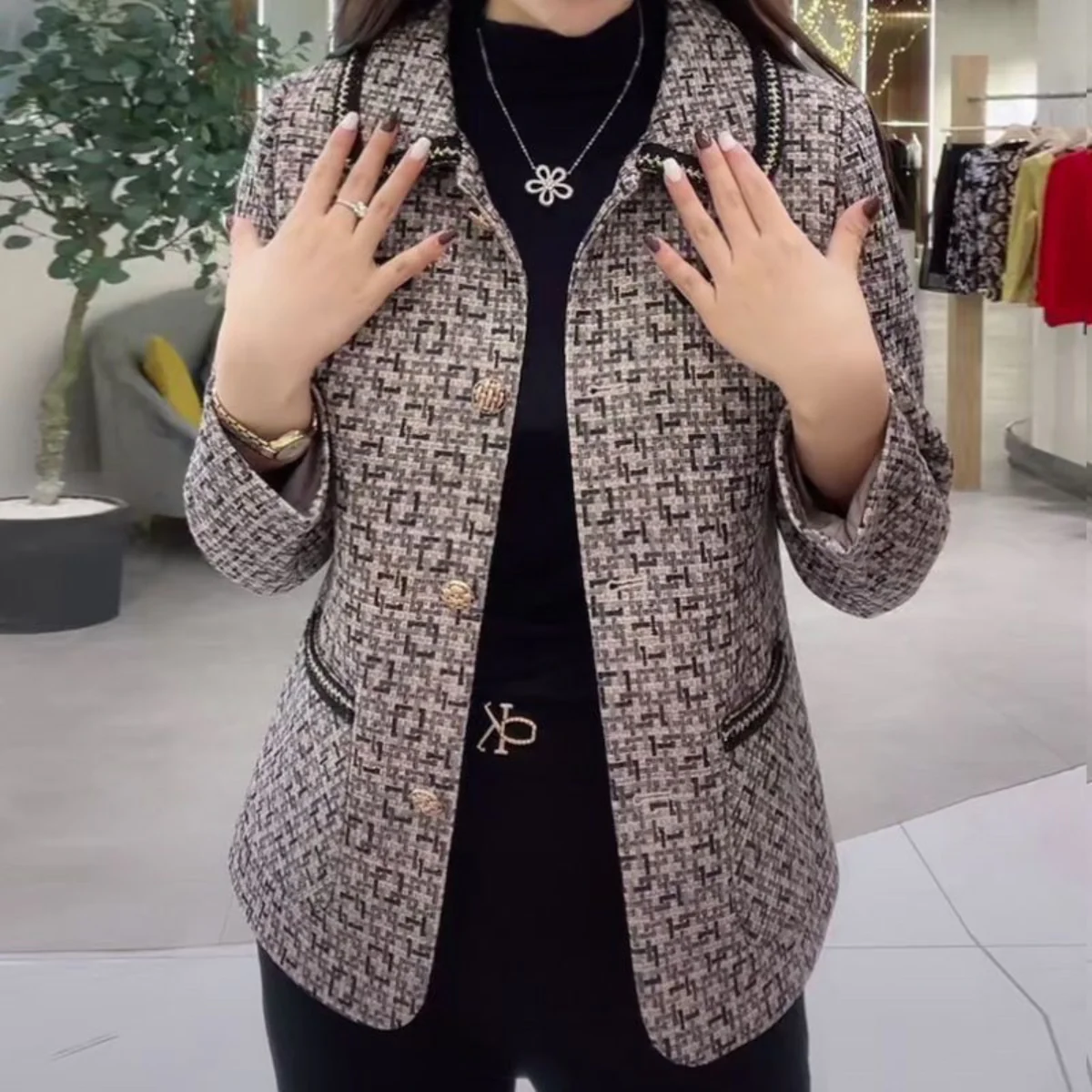 [Llevá 2 Pagá 1] Blazer Femenino Isabella en Tweed Premium (¡Elegancia Atemporal y Terminación Sofisticada!) - Image 4
